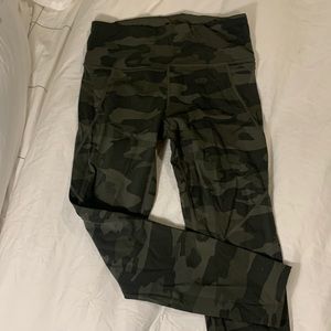 Sweaty Betty power 7/8 legging green camo